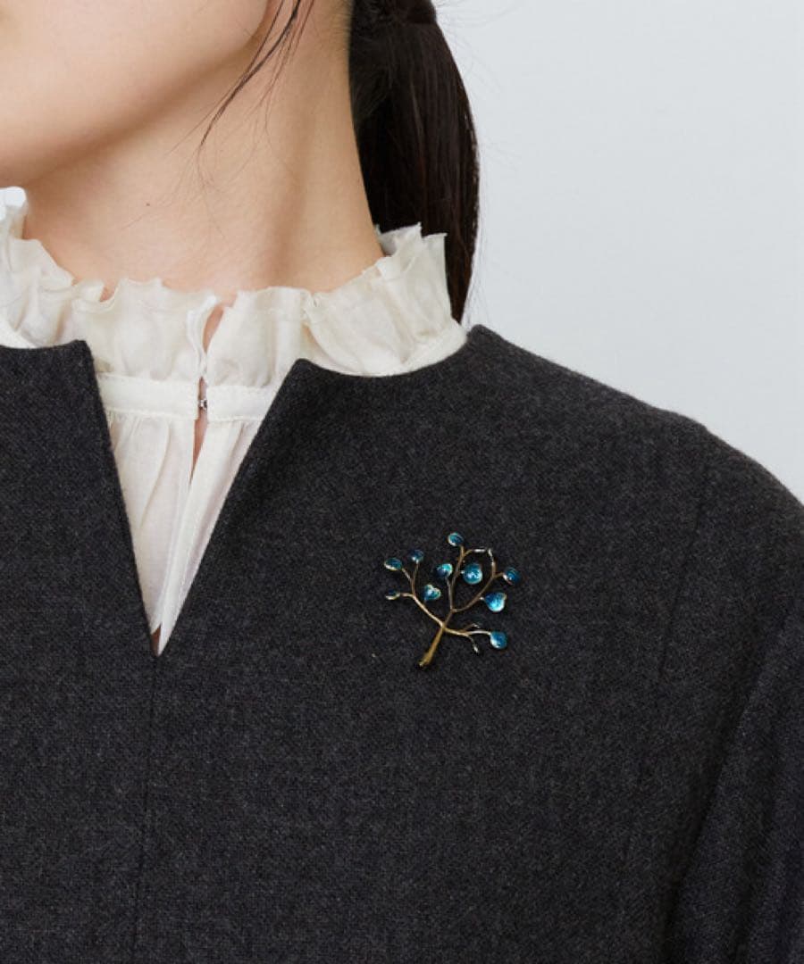 LOISIR ロワズィール ユーカリ モチーフ ブローチ 新品タグ付き