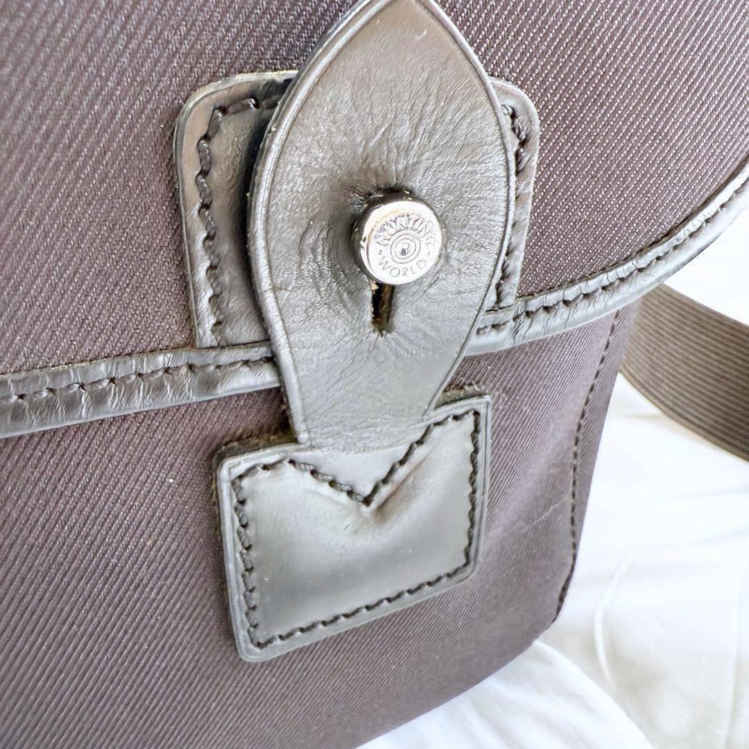 ハンティングワールド　メッセンジャーバッグ　ロゴ　キャンバス　ショルダー　黒色