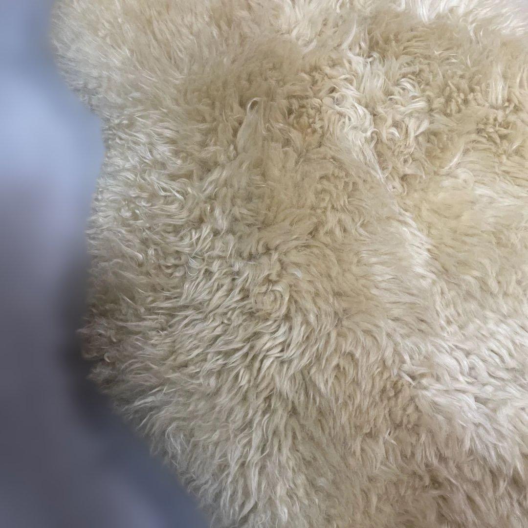 ニチロ毛皮株式会社　高級羊毛ムートンラグ　約194×68cm