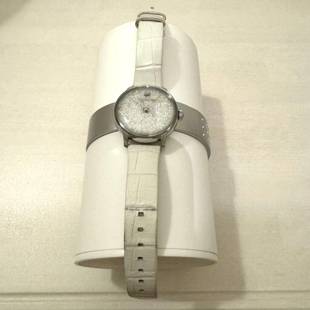 入手困難！スワロフスキー　時計　ホワイト