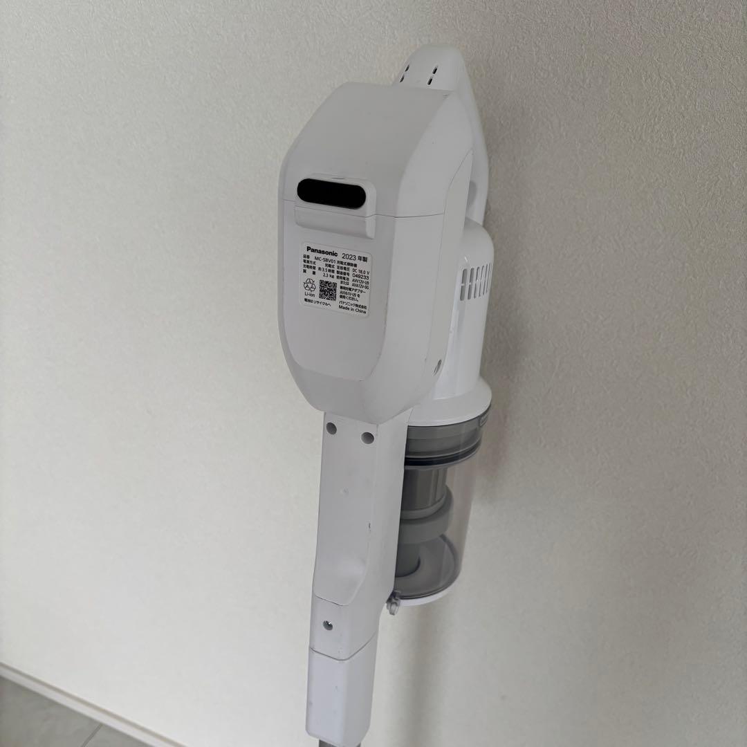 未使用・保証付★Panasonic スティッククリーナー MC-SBV01-W