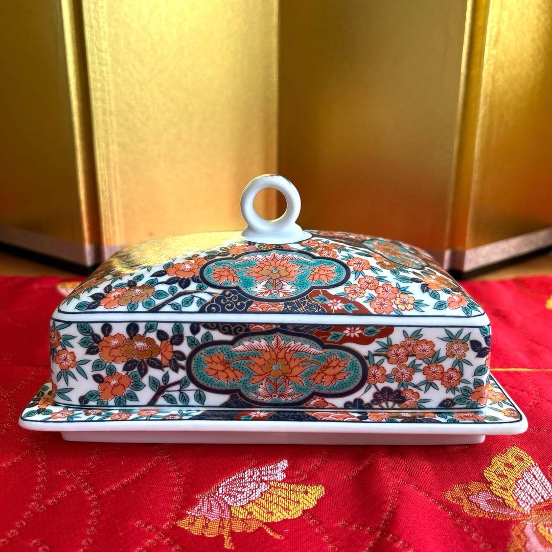 【未使用品】有田焼　彌右衛門窯　金彩古伊万里　染錦牡丹柄　バターケース