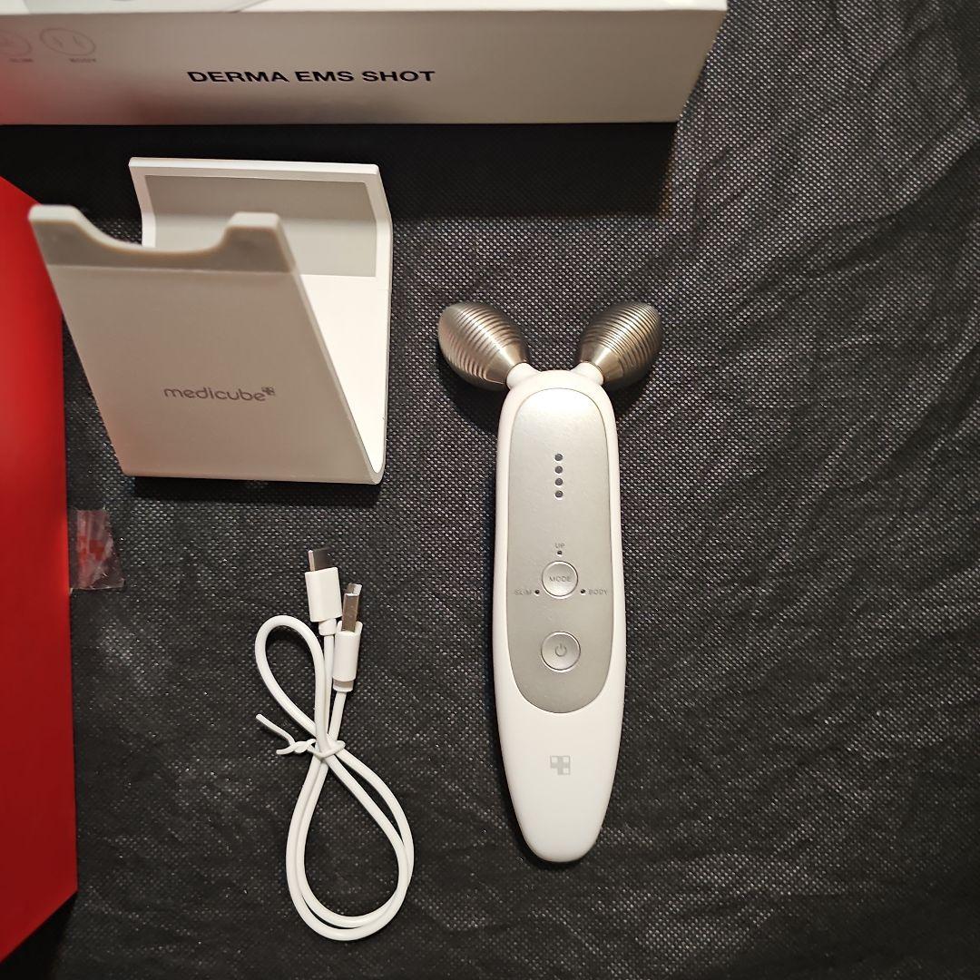 メディキューブ　AGE-R DERMA EMS SHOT