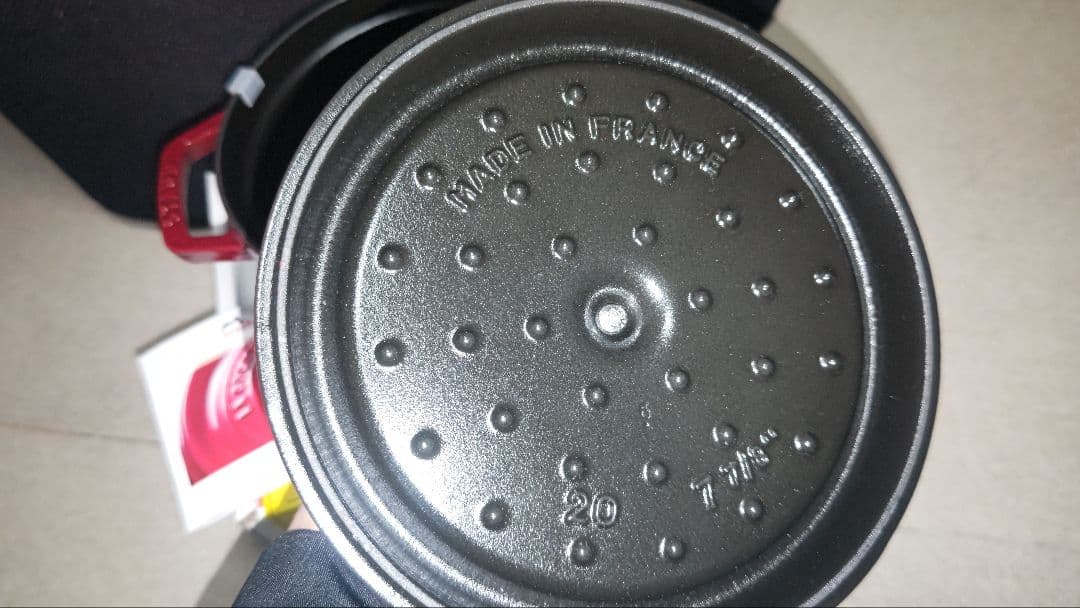 あ*ん様 ストウブ ラウンドココット 20cm チェリーレッド