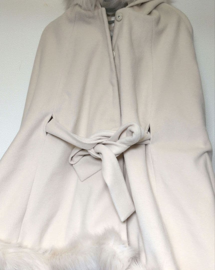  PARTY フードファーケープコート ポンチョ オフホワイト