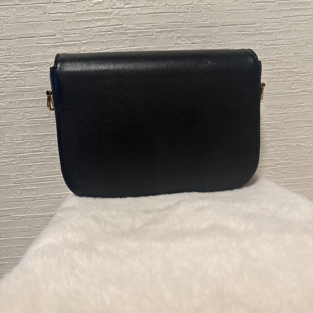 gucci黒いフラップショルダーバッグ