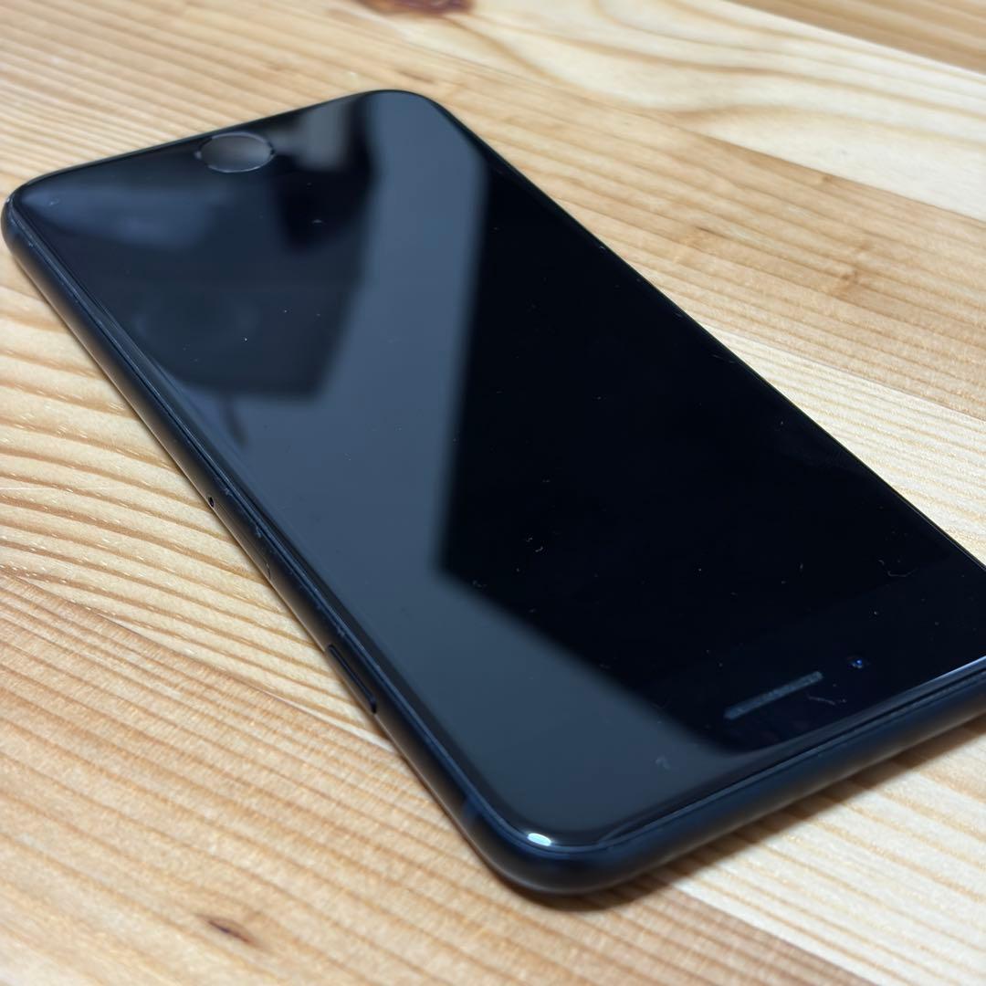 ク*3様 バッテリー新品　iPhoneSE第3世代64GB SIMフリー　美品