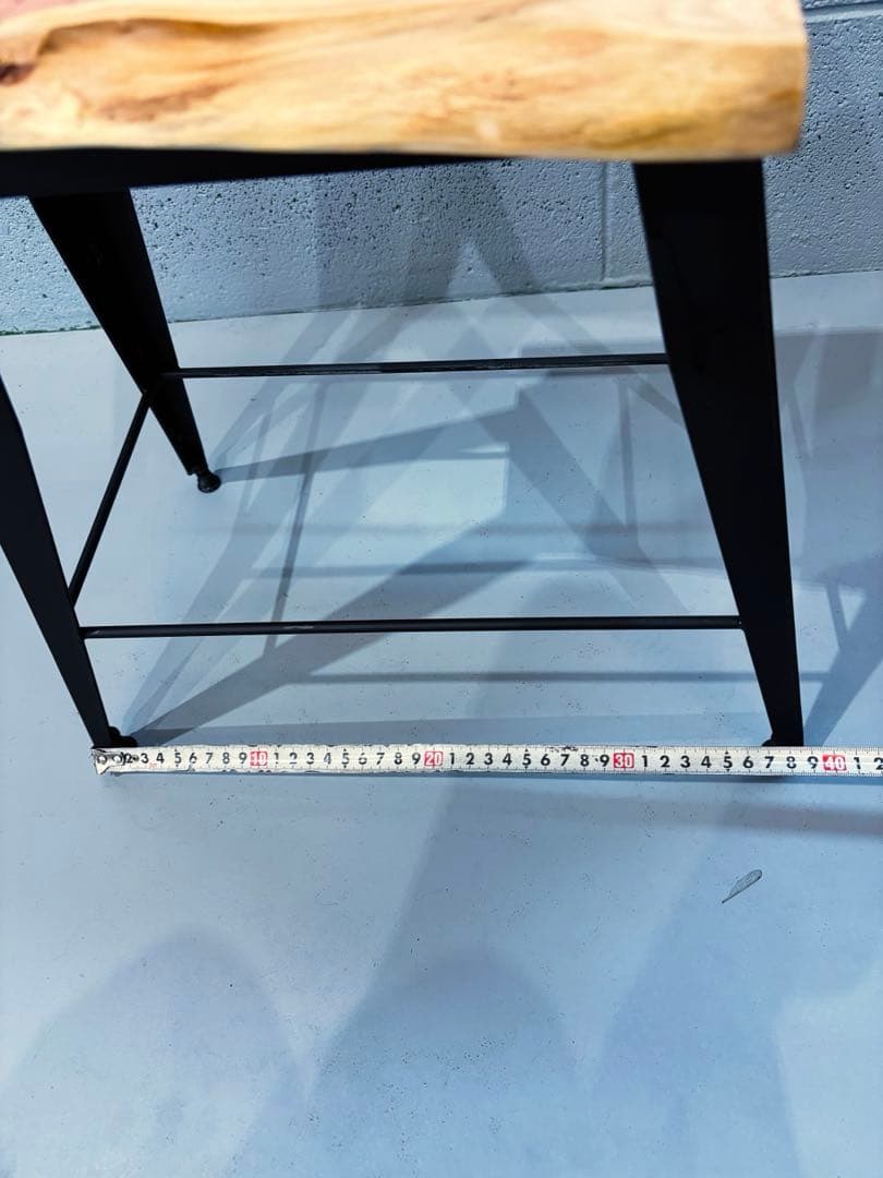 カイヅカイブキ一枚板サイドテーブル、ナイトテーブル、コーヒーテーブル