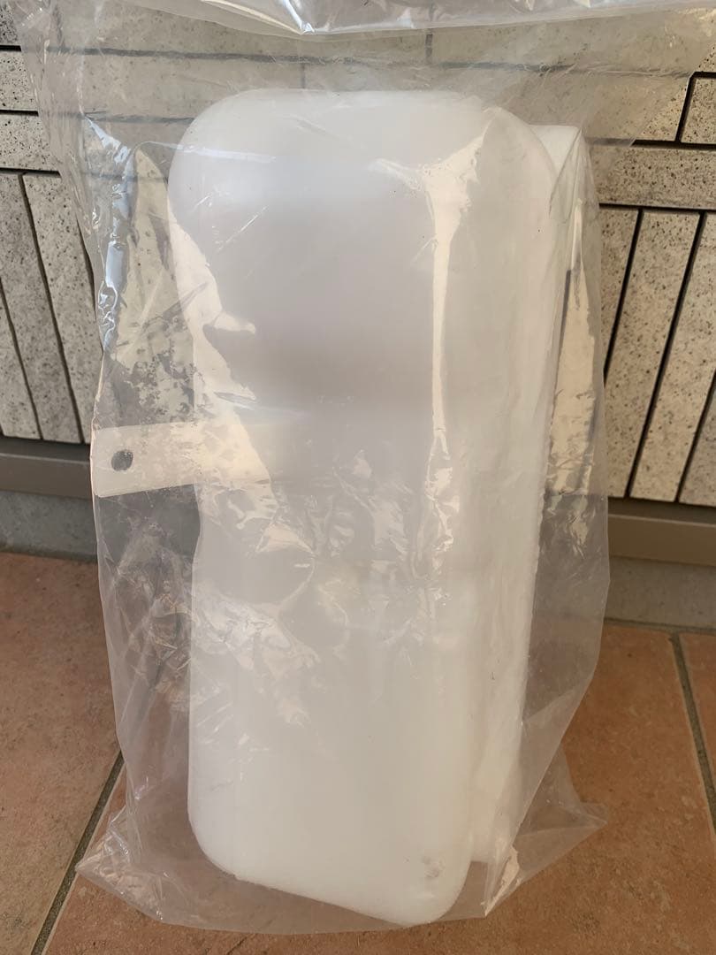 日産純正品‼️ ラジエーターリザーブタンク　サファリ y60用