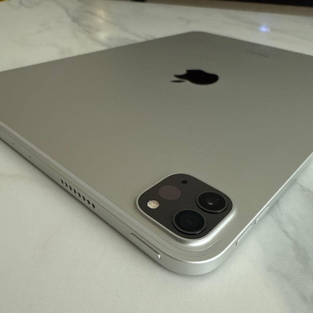 iPad Pro 第4世代11インチWi-Fiモデルシルバー128GBおまけ付き