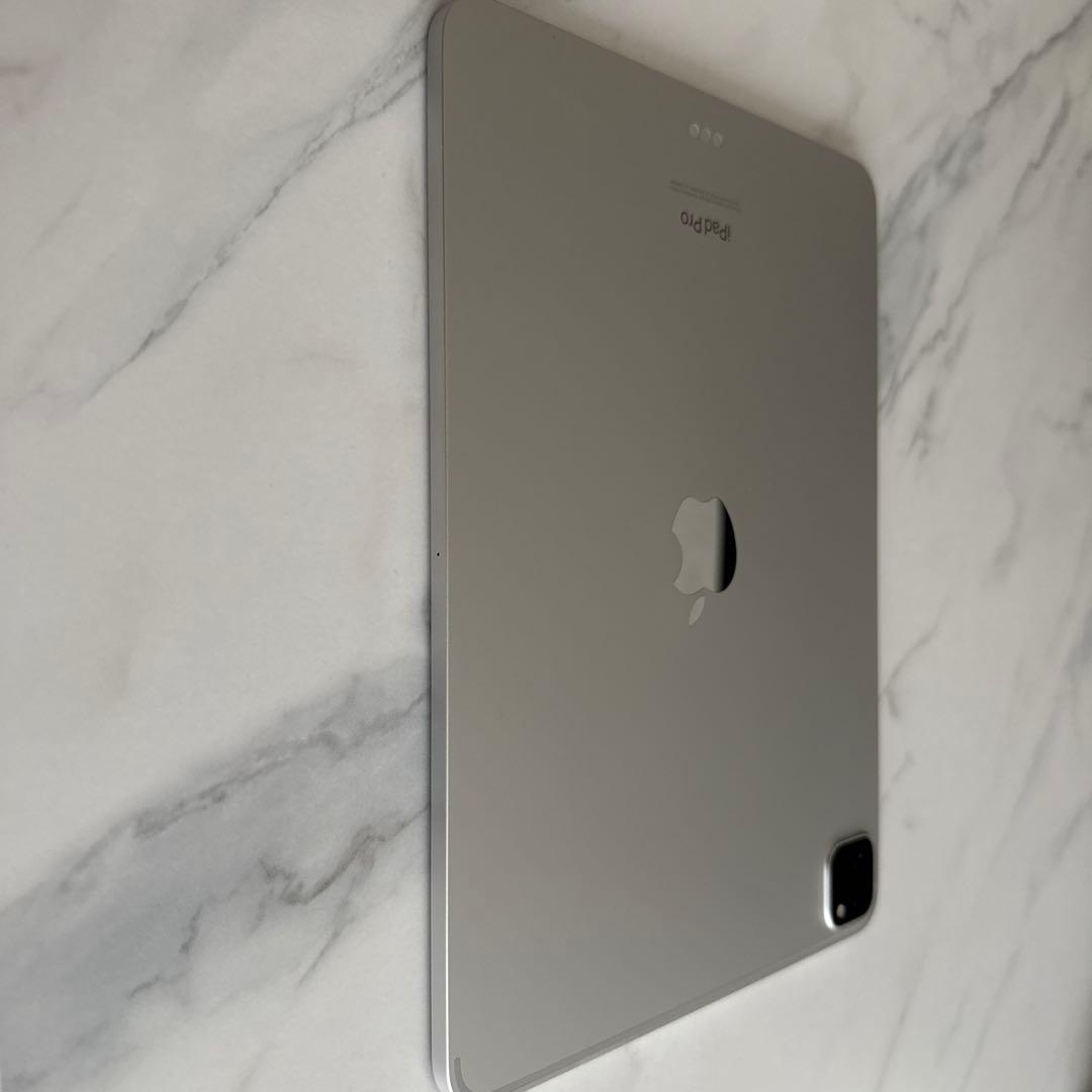 iPad Pro 第4世代11インチWi-Fiモデルシルバー128GBおまけ付き
