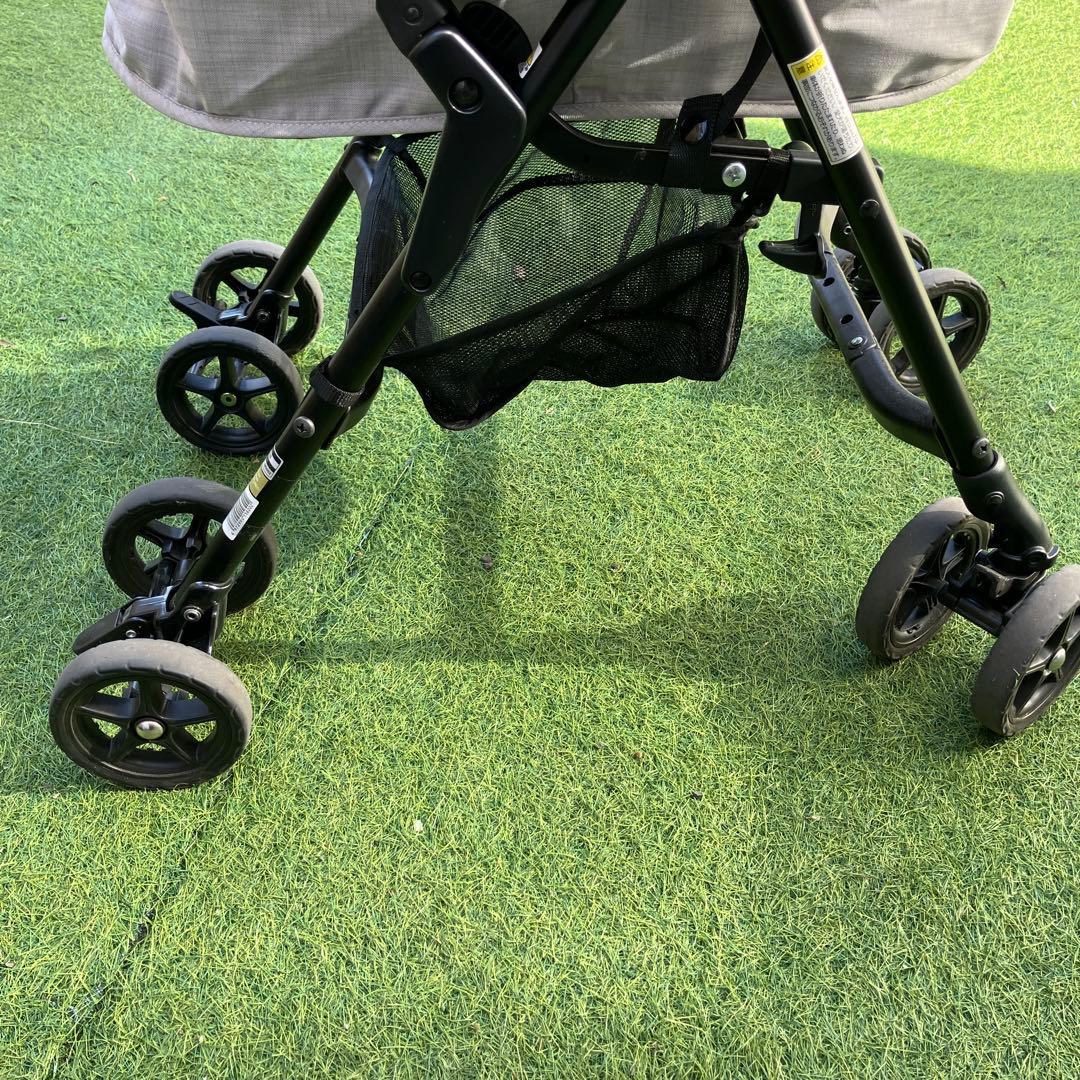 コンビ　コムペット　ミリミリライト　グレー ストライプデザイン ペットカート