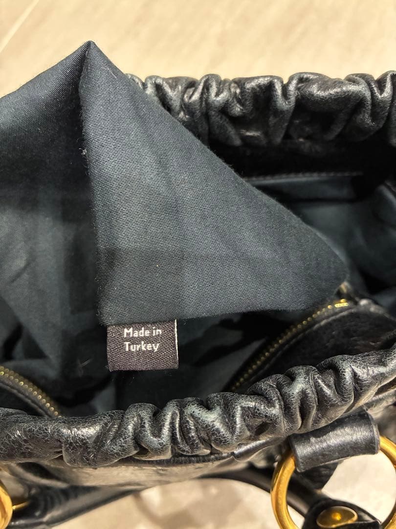 MIU MIU ブラックレザー ハンドバッグ