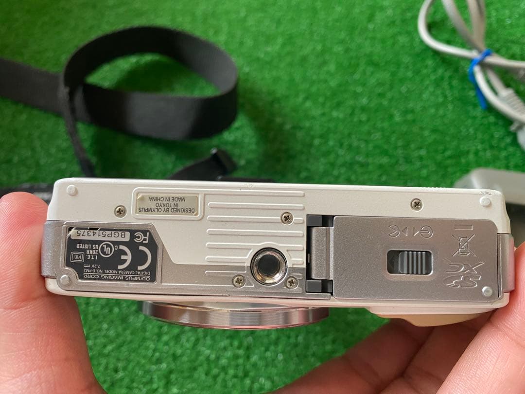 OLYMPUS ミラーレス一眼　E-PM2 ホワイト