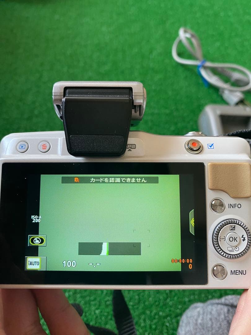 OLYMPUS ミラーレス一眼　E-PM2 ホワイト
