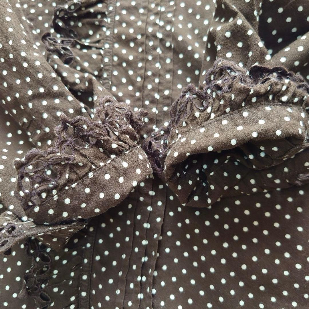 【あたりアリ】45R タペットドットプリントのカットワークフリルブラウス