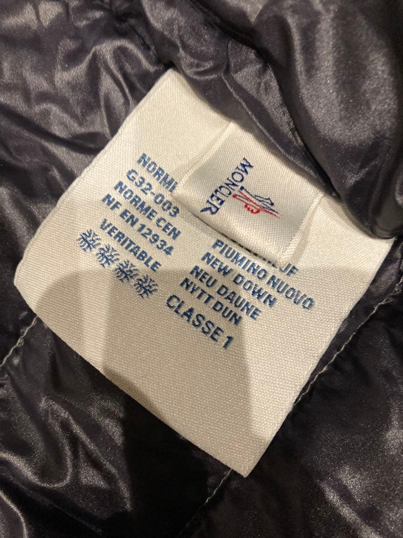 モンクレール　ダウンベスト　グレー　メンズ