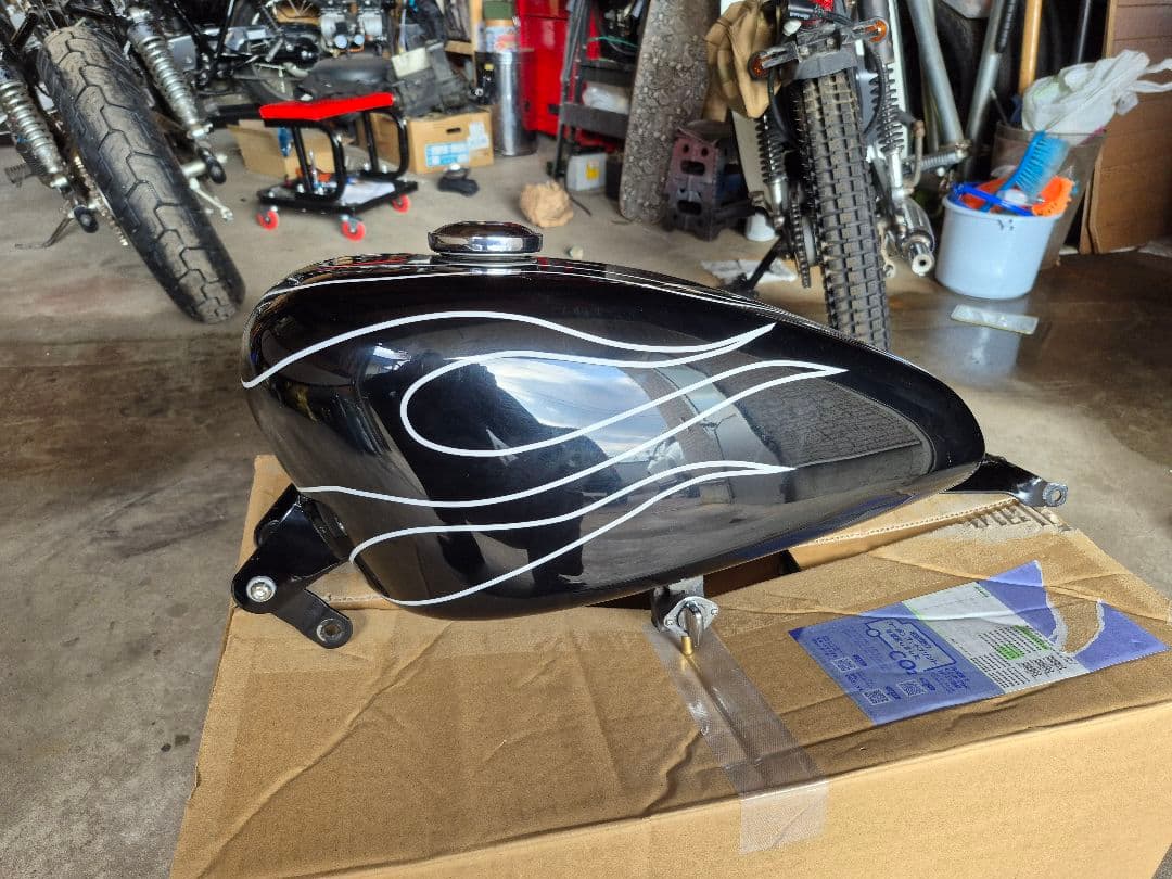 2004年式　XL883 純正タンク