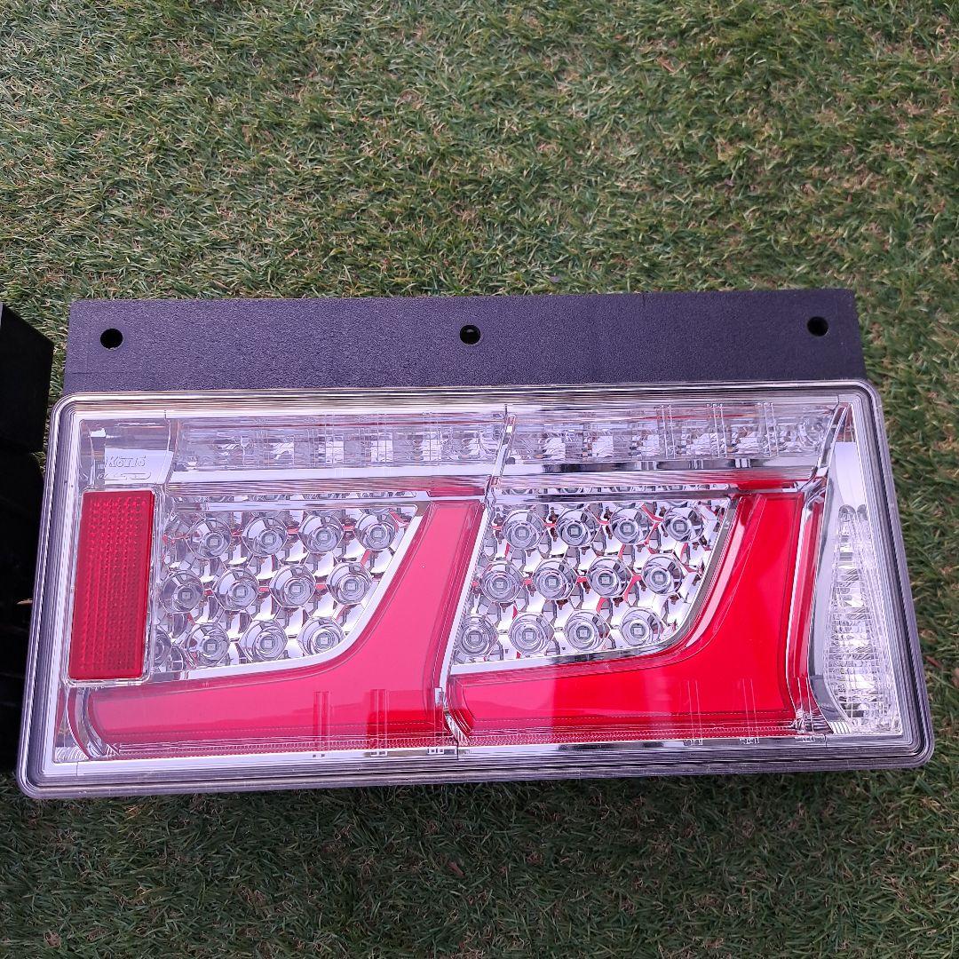 小糸Ｌ型２連LEDテールランプ クリア/レッド左右セット ２４V 新車取り外し品