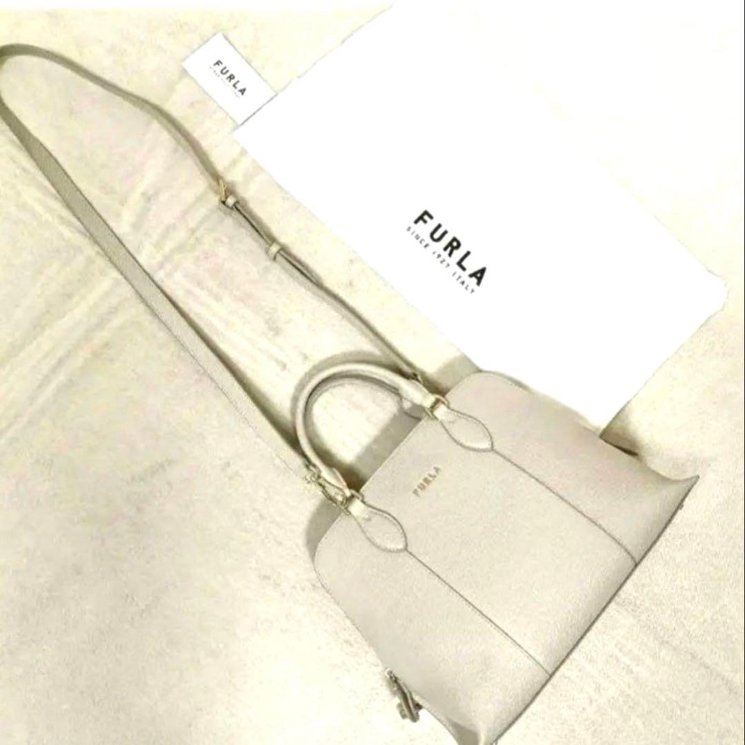 FURLA フルラ グレージュ ヴィットリアMドーム 2wayレザーハンドバッグ