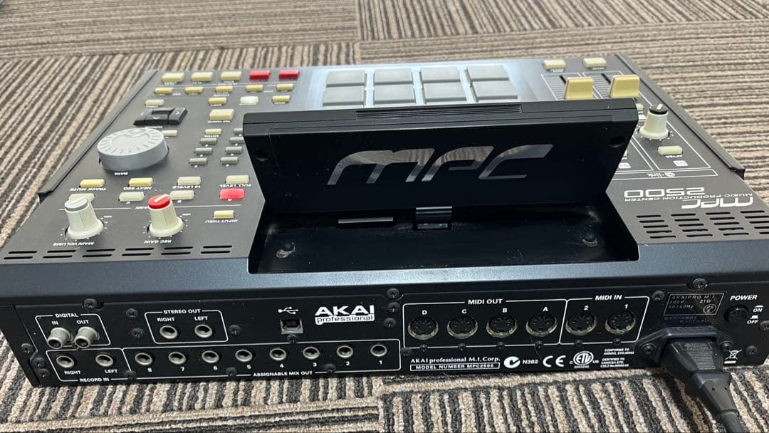 AKAI MPC2500サンプラー　road readyケース付き
