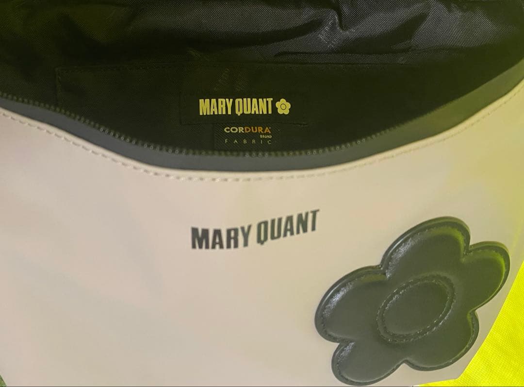 マリークワント　ボディバック　ベージュ