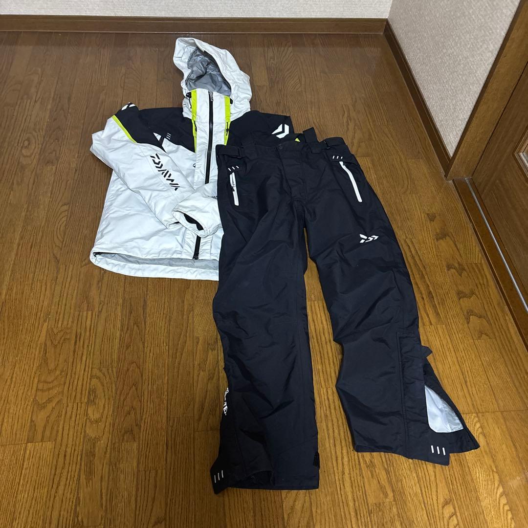 ダイワ ゴアテックス レインスーツ DR-1504 ホワイト ブラックXLサイズ