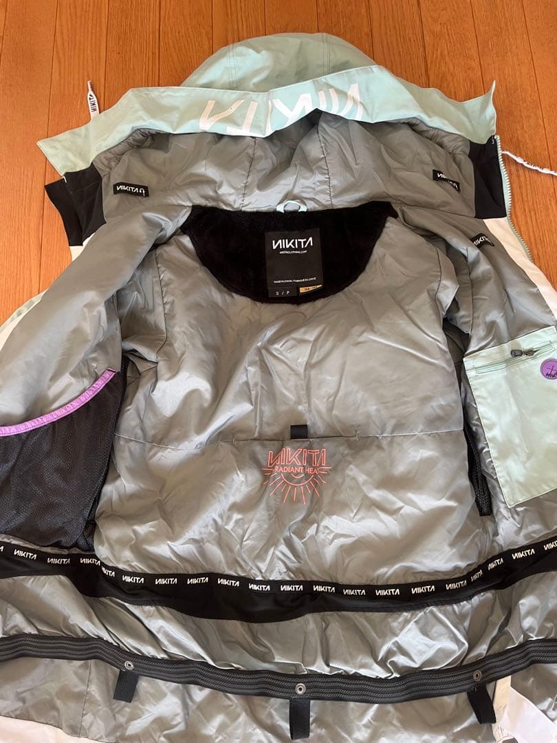 Nikita スノーボードウェア 女性用