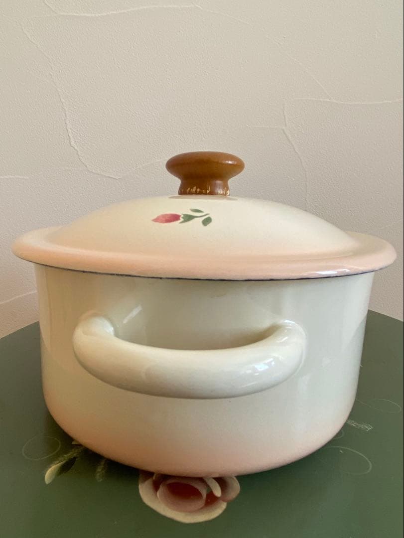 ☆マニーローズ☆ホーロー 両手鍋　オーバル　木製つまみ Many