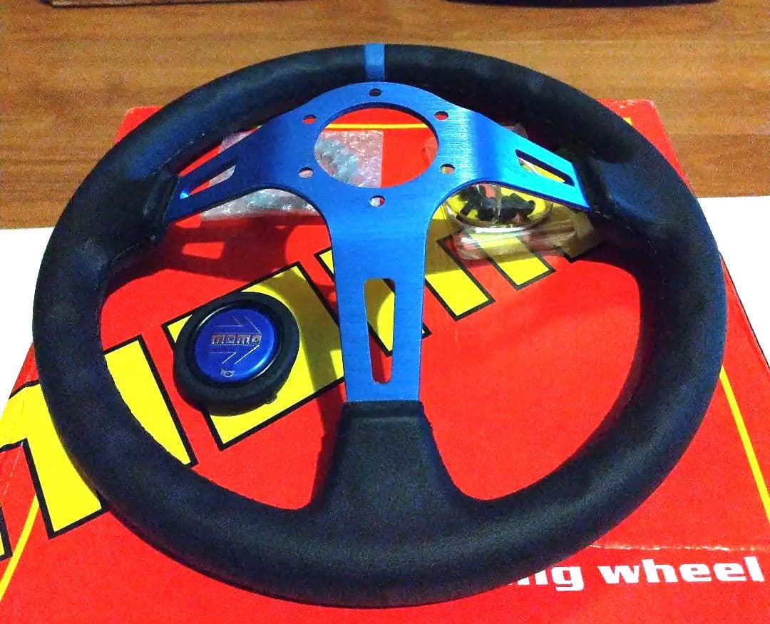 【新品未使用】MOMO ステアリング