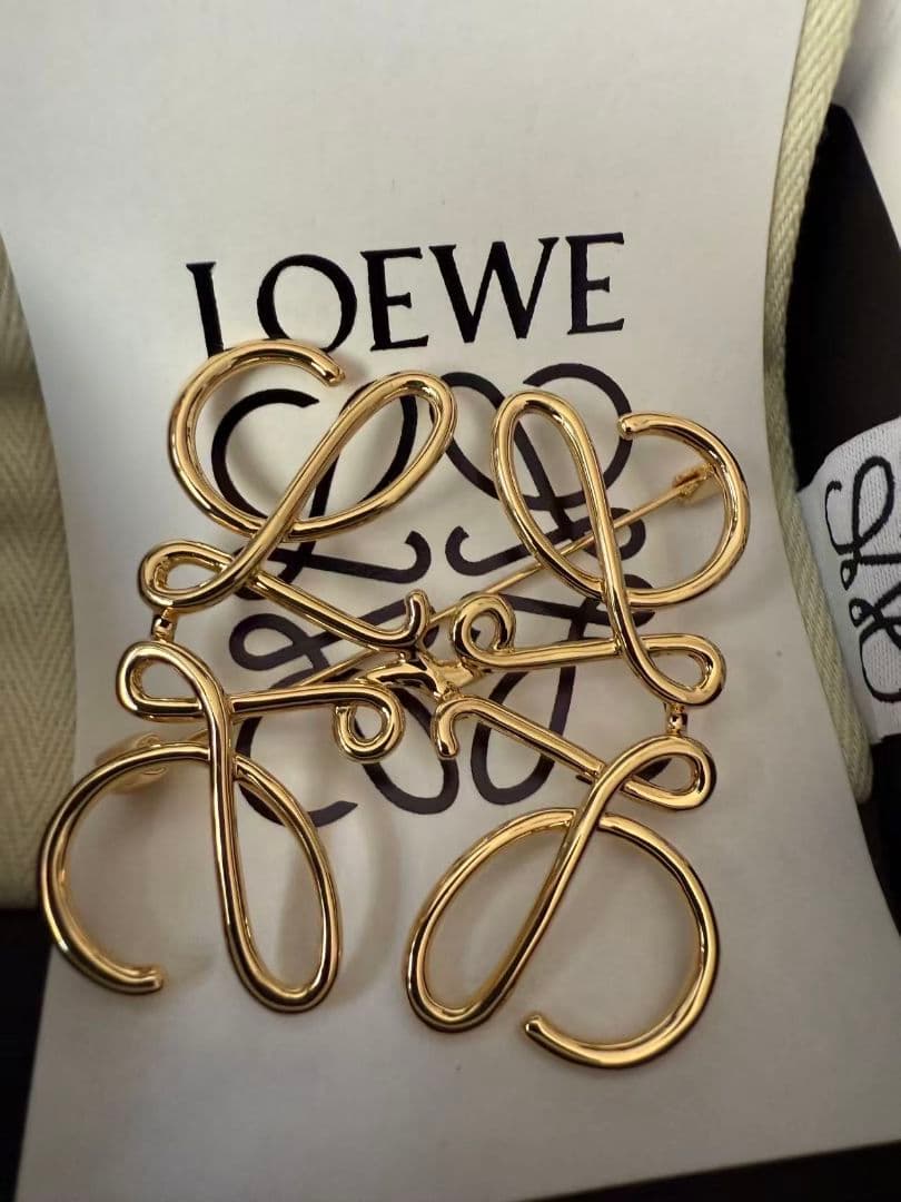 LOEWE ゴールド ブローチ 新品同様