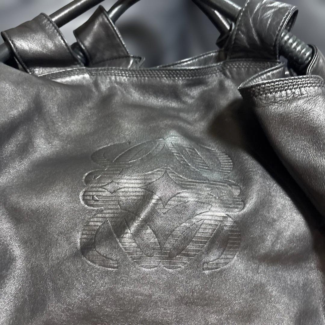 ロエベ上質レザーハンドバッグ エンボスロゴ