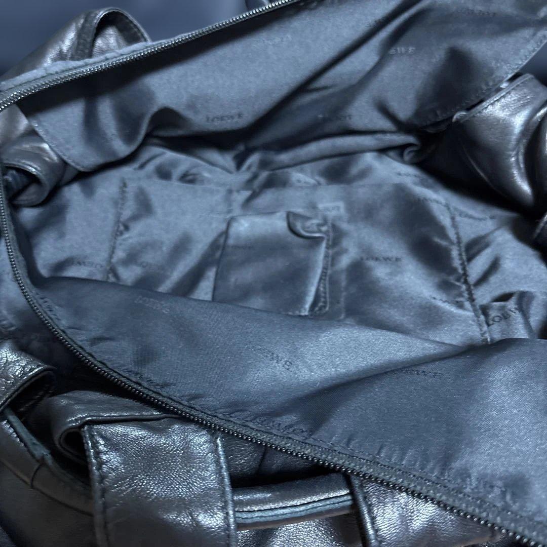 ロエベ上質レザーハンドバッグ エンボスロゴ