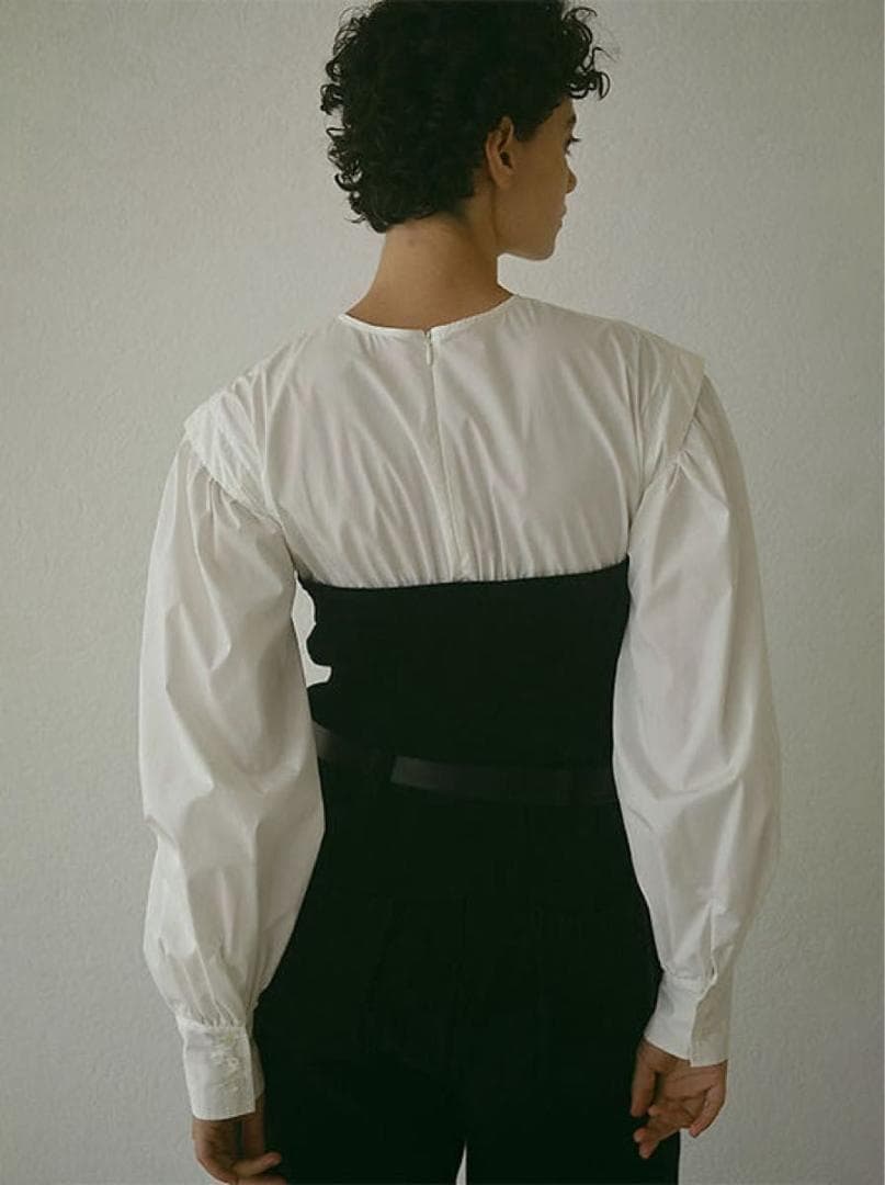 ETRE TOKYO ニットビスチェボリュームスリーブブラウス　ホワイト　エトレ