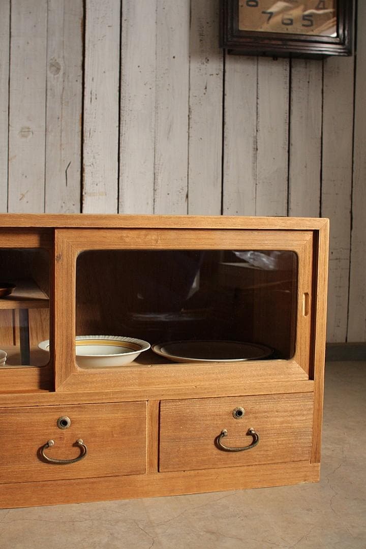 味のある古いガラス戸棚×木製小引き出し3杯　食器棚　収納　古家具　古民家