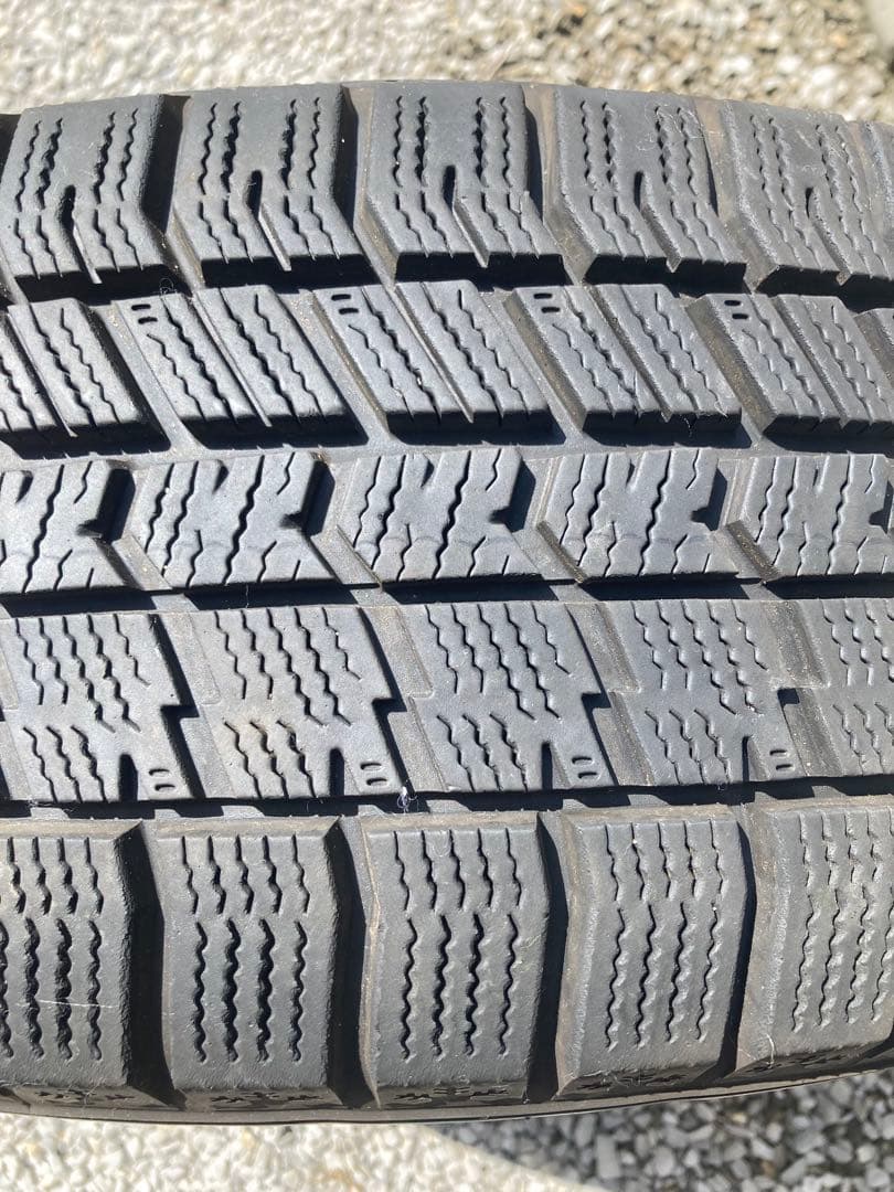 スタッドレスタイヤ　GOOD YEAR 205／60R16 92Q 16インチ