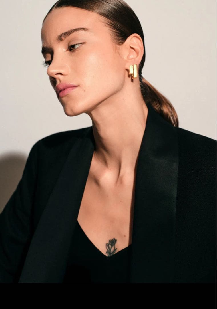 大人気Tom Woodトムウッド　スクエアフープピアス ゴールド ユニセックス