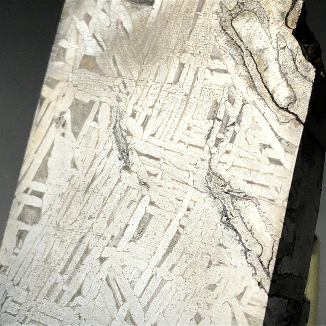 アルタイ隕石 鉄隕石　外皮付き隕石　エンドカット　原石　重さ約131ｇ