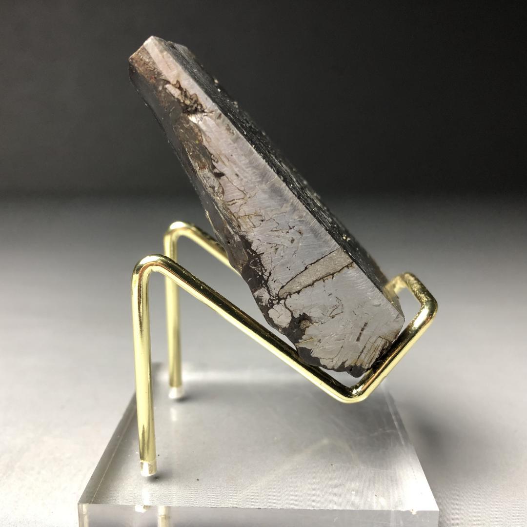 アルタイ隕石 鉄隕石　外皮付き隕石　エンドカット　原石　重さ約131ｇ