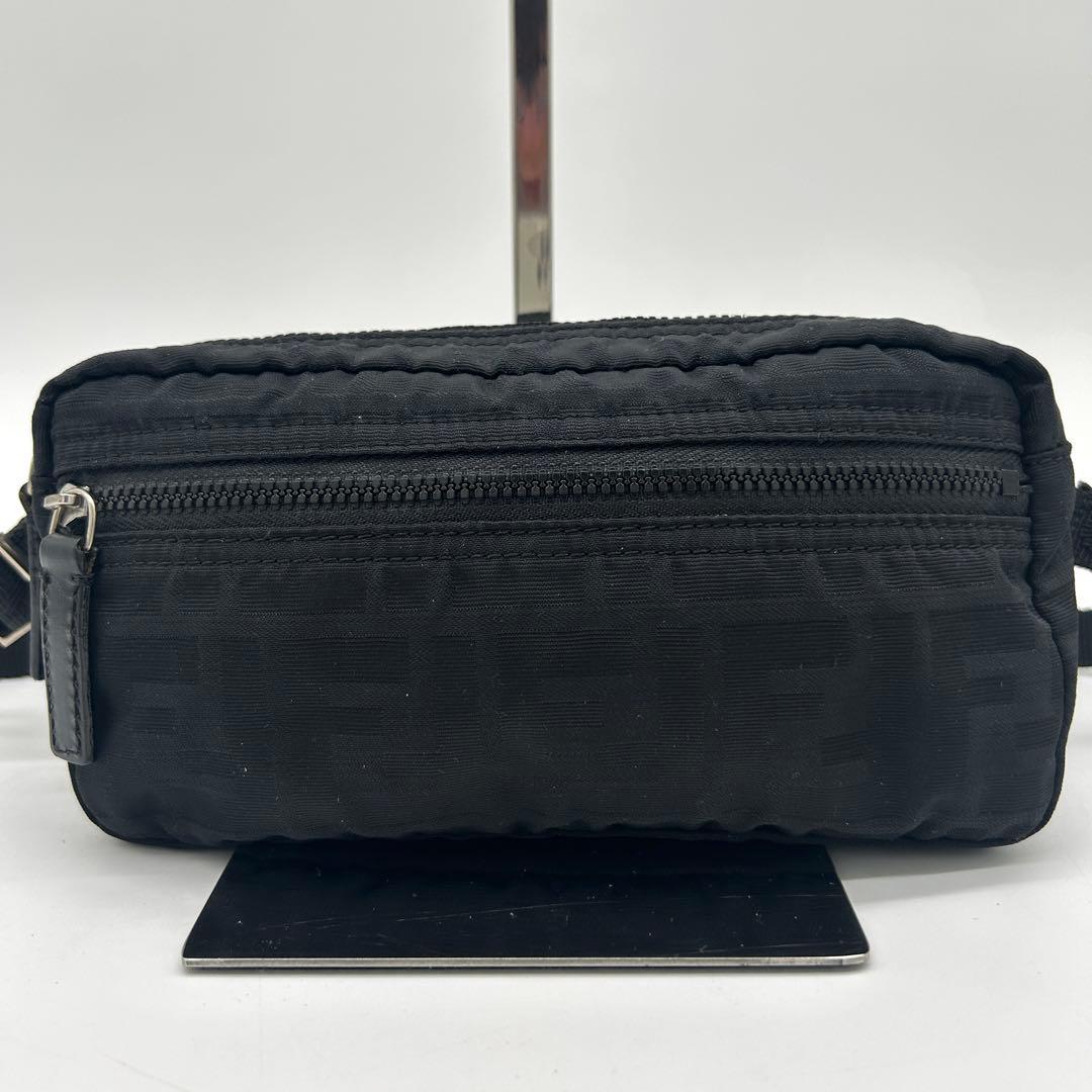 【美品】フェンディ ズッカ ボディバッグ ウエストポーチ ズッカ ナイロン 黒