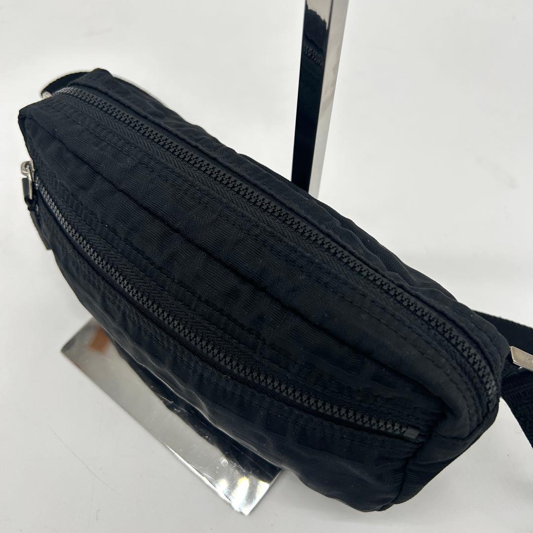 【美品】フェンディ ズッカ ボディバッグ ウエストポーチ ズッカ ナイロン 黒