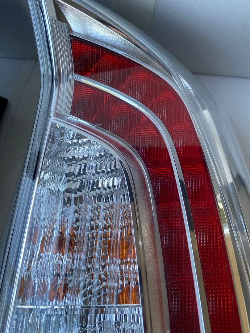 プリウス30 テールランプ 外側左右セット 純正