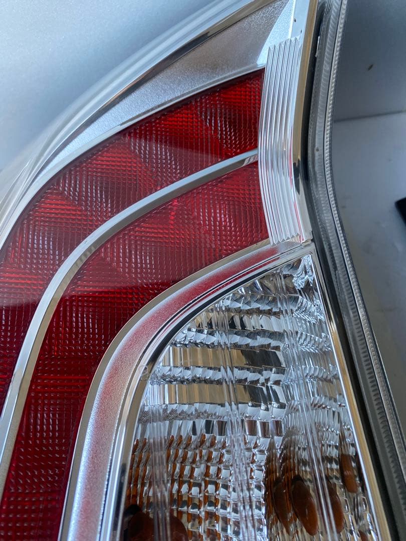 プリウス30 テールランプ 外側左右セット 純正