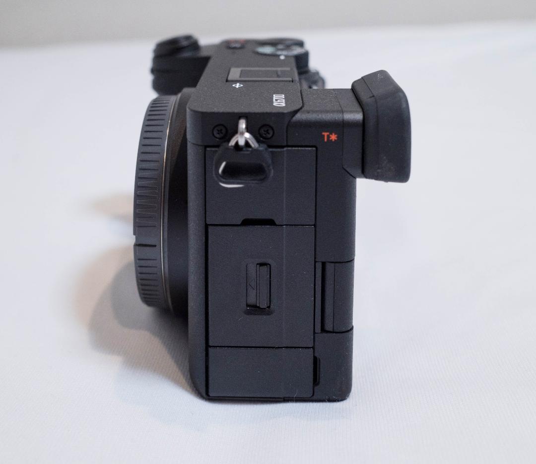 【極上美品】ソニー α6700 ボディ ILCE-6700