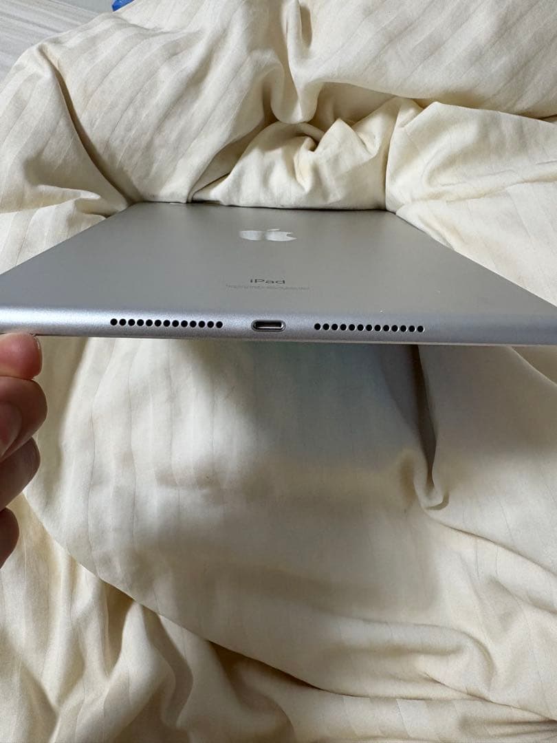 iPad 第8世代10.2インチ シルバー 本体　32GB