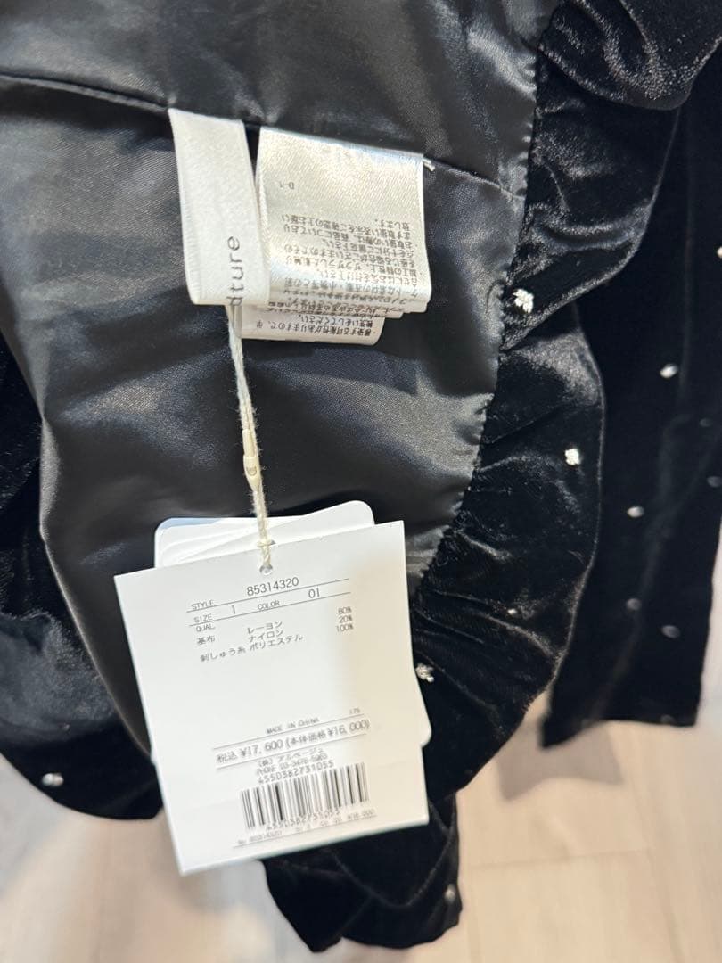 【新品未使用】Rirandrure ベロア刺繍ペプラムブラウス　人気完売