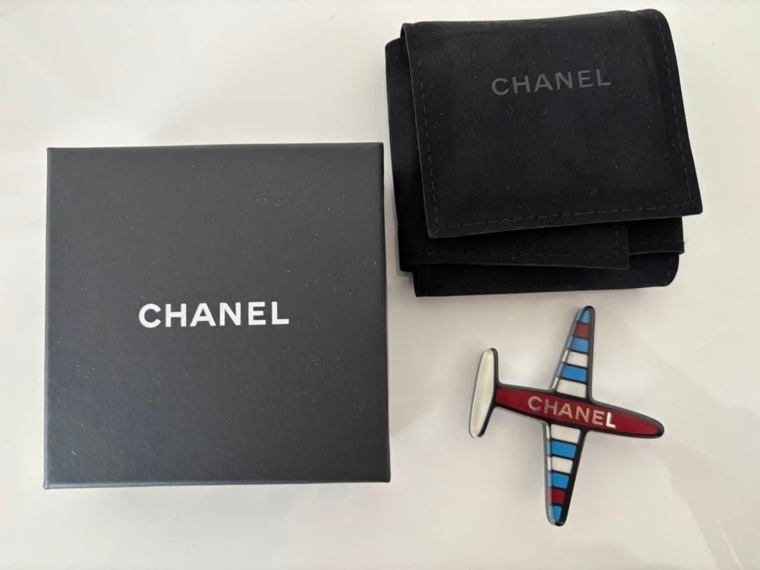 CHANEL シャネル エアライン レジンブローチ　1回着用【極美品】