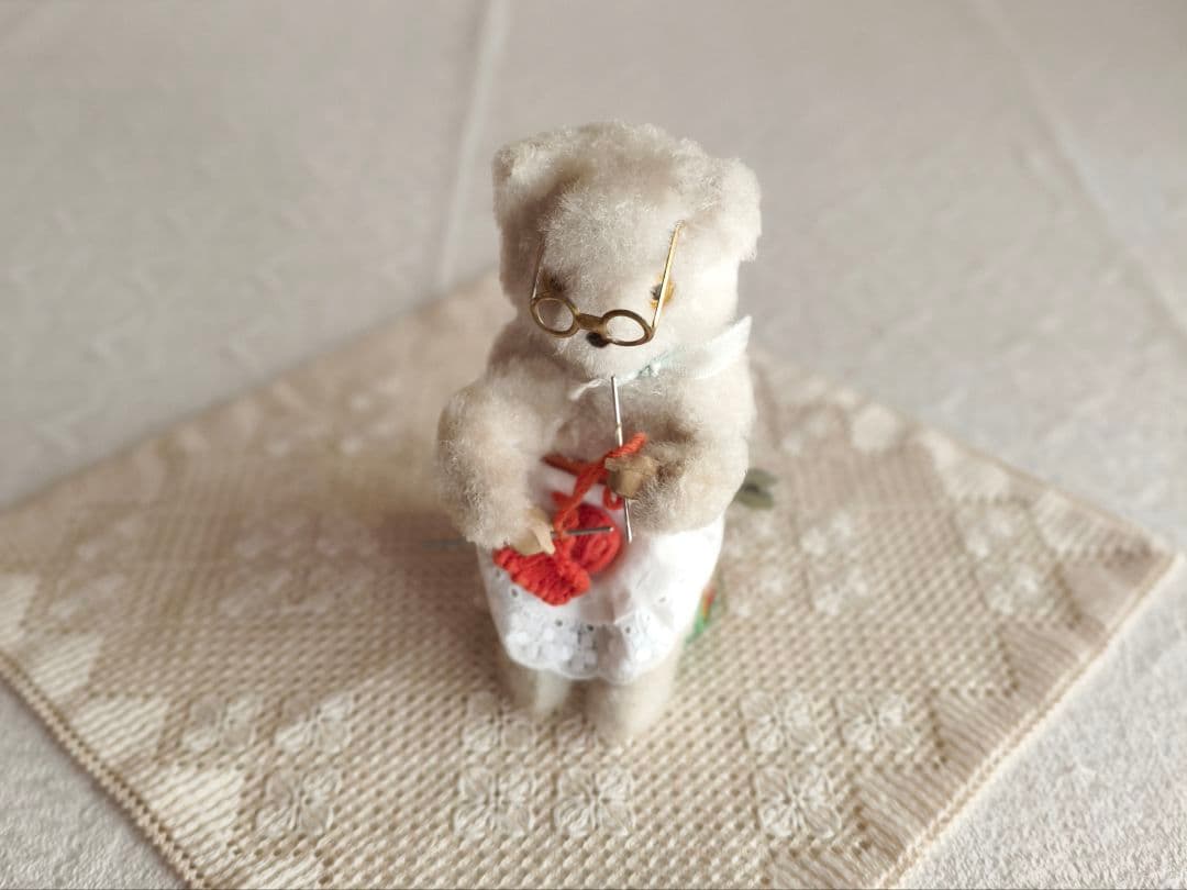 * vintage bear ❀ ゼンマイ仕掛けの 編み物 ネコさん