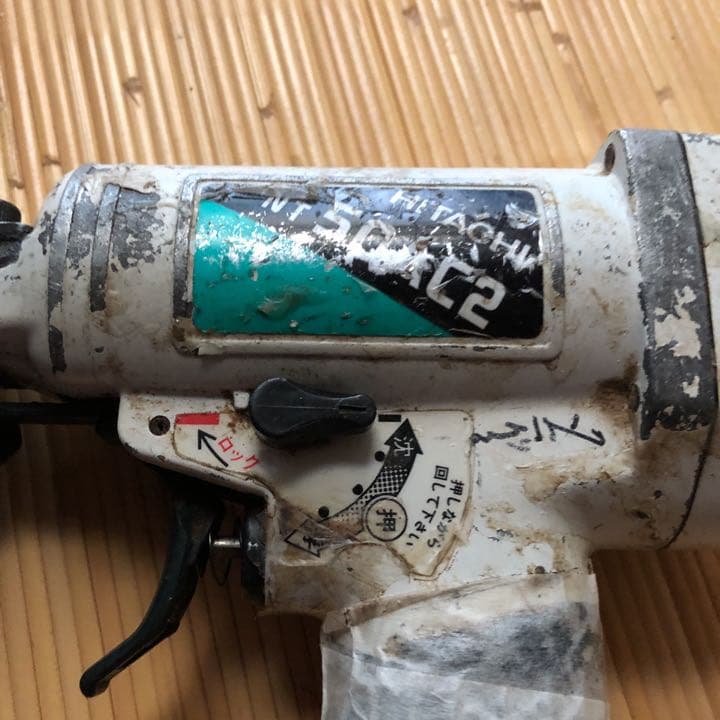 仕上げ釘打ち機