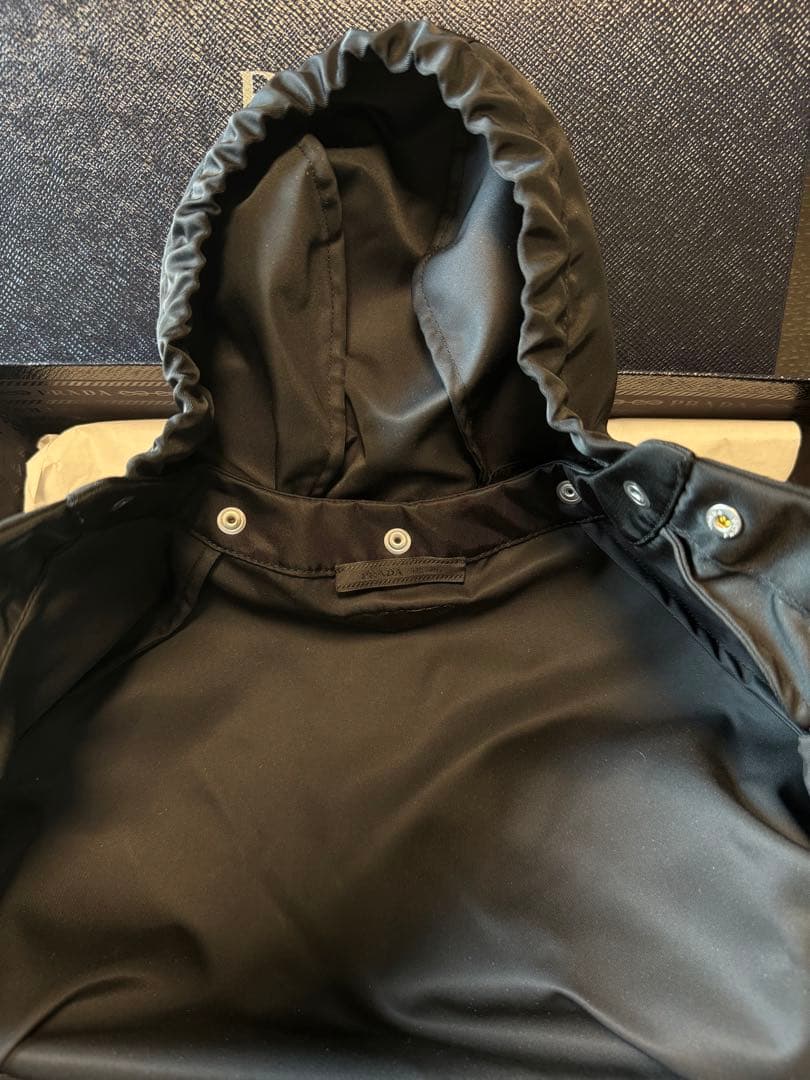 【PRADA】ドッグ　レインコート (新品・未使用)